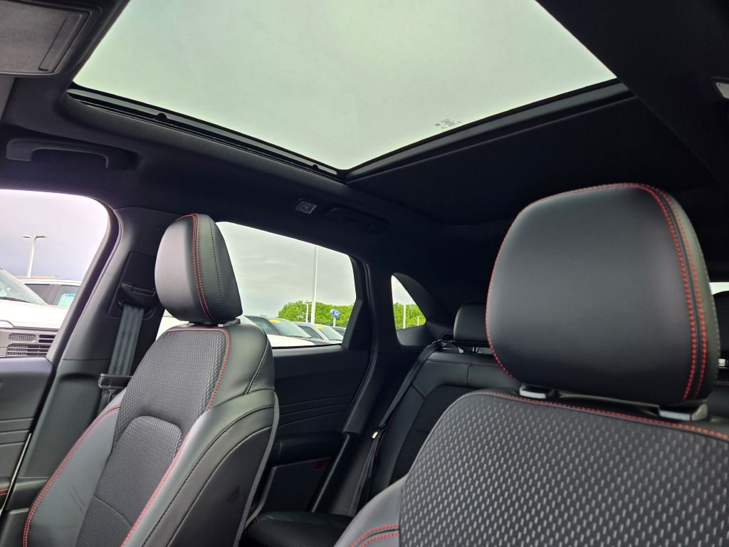2025 Ford Escape Hybrid ST-Line Select photo 24