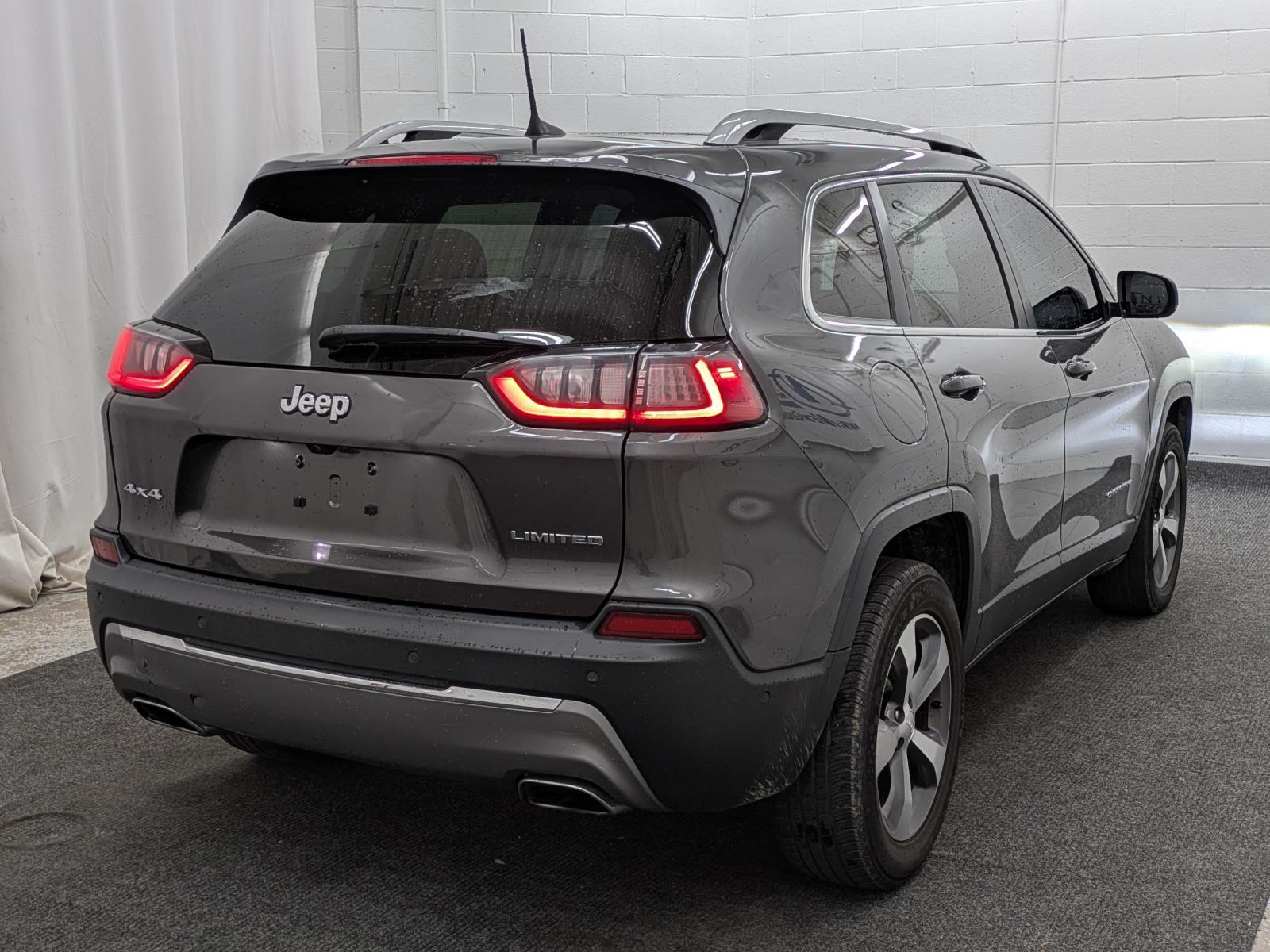 2021 Jeep Cherokee Limited photo 2