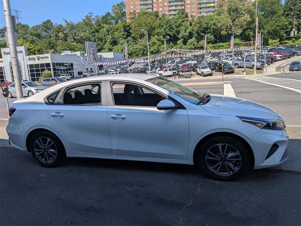 2023 Kia Forte LXS photo 4