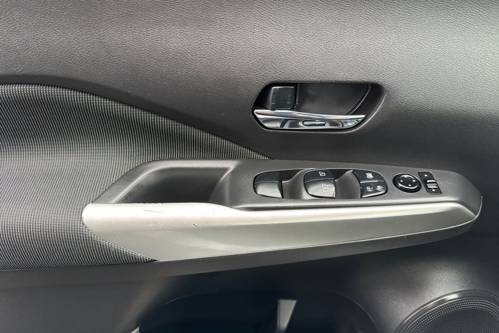 2020 Nissan Kicks SV photo 11