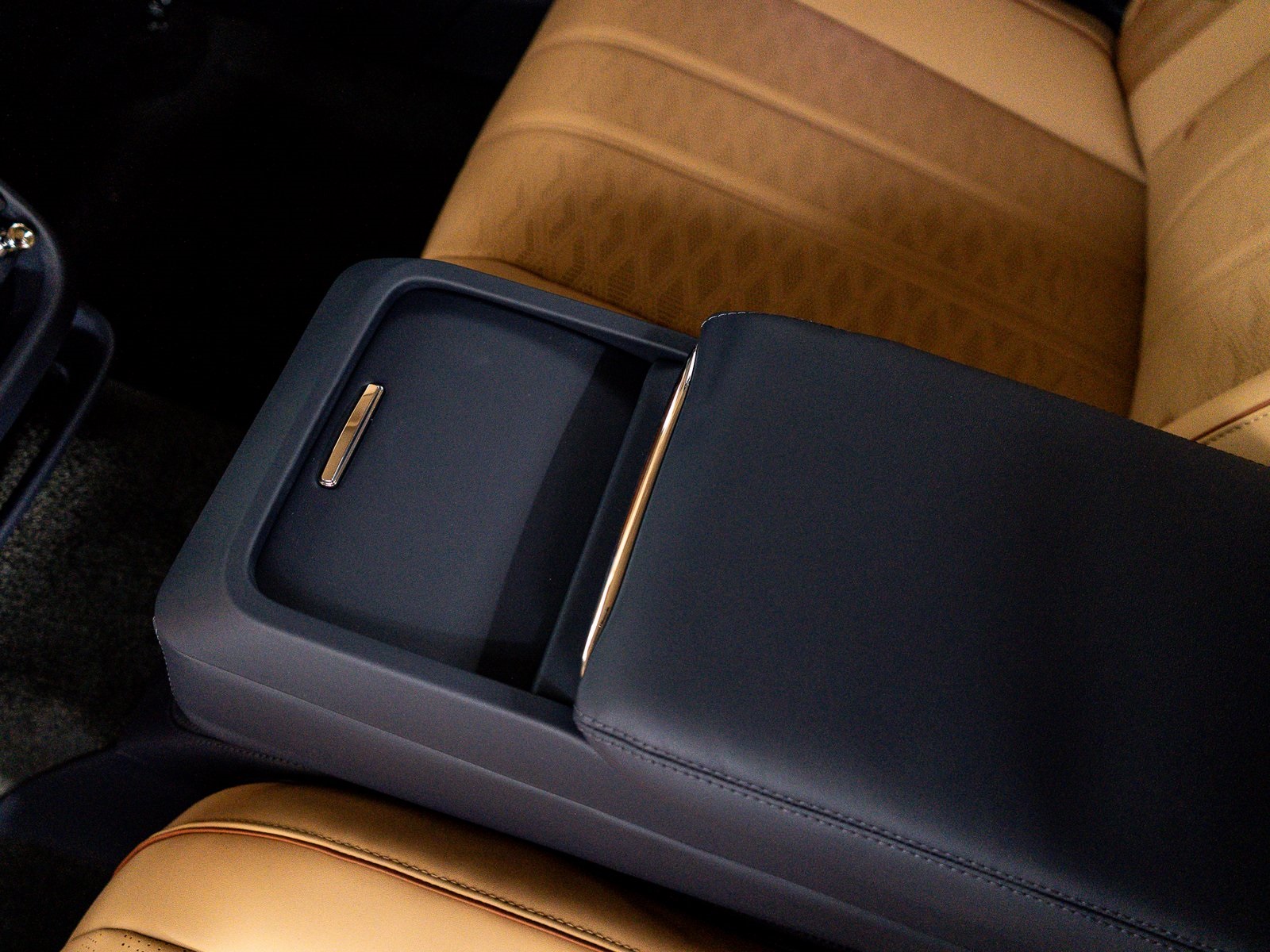 2025 Bentley Flying Spur Mulliner photo 22