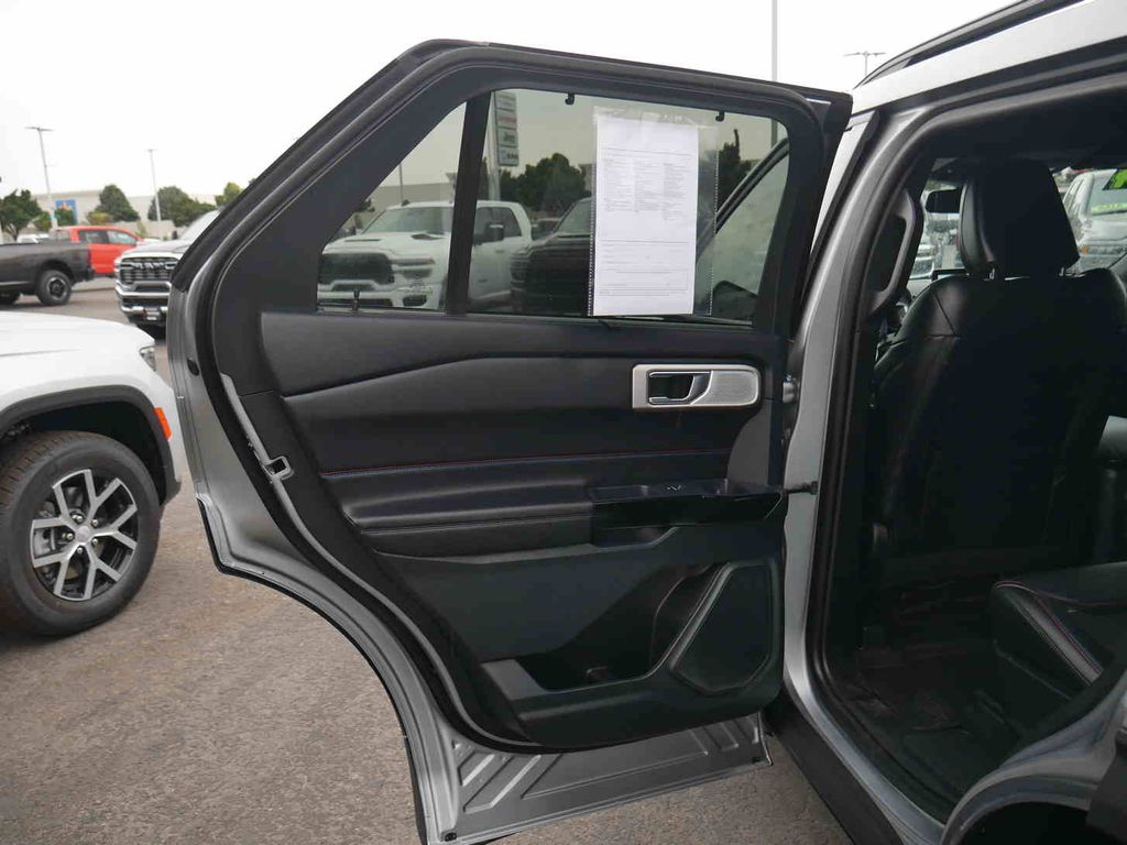 2024 Ford Explorer ST photo 11