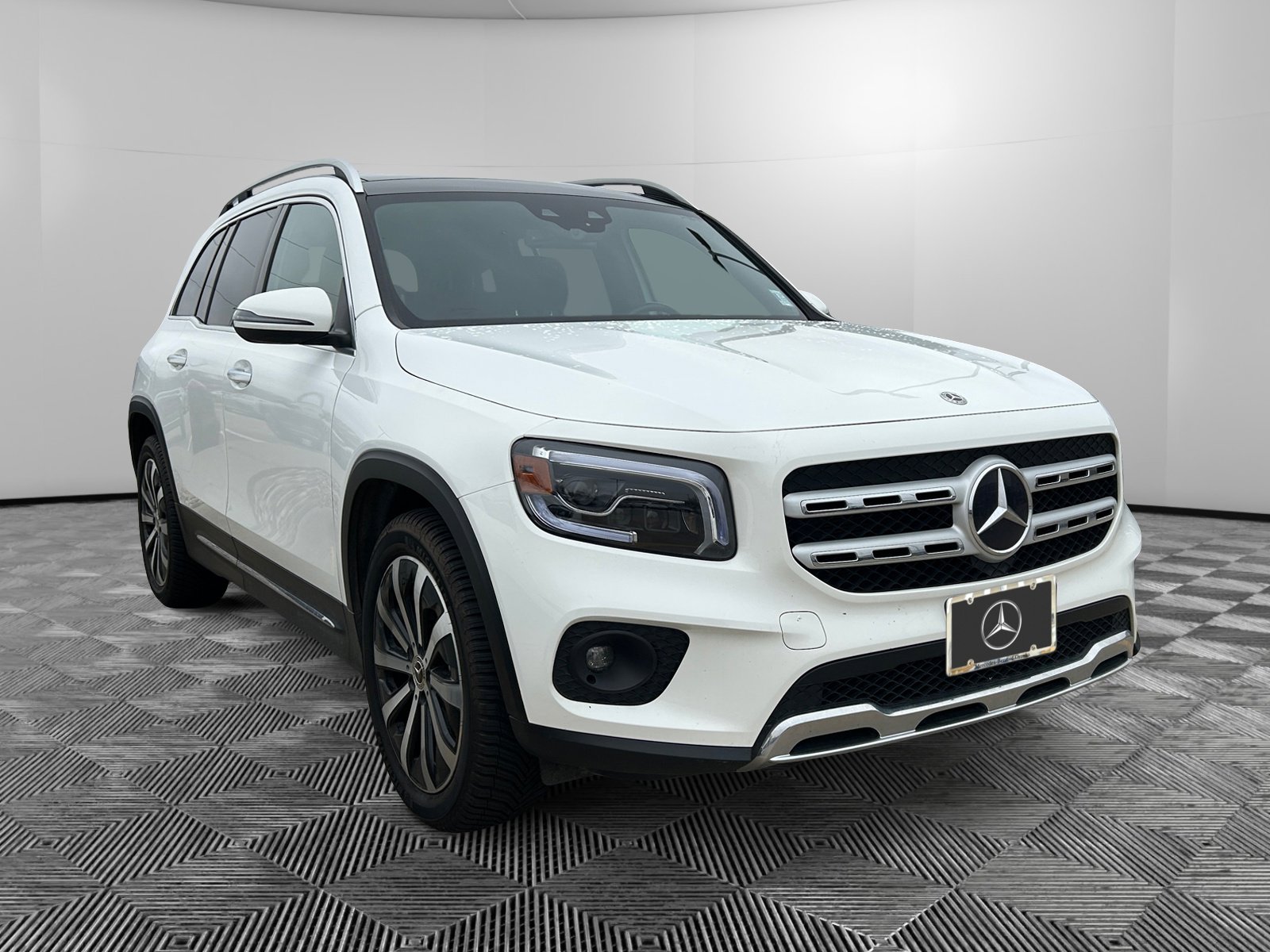 2023 Mercedes-Benz GLB Base's photo