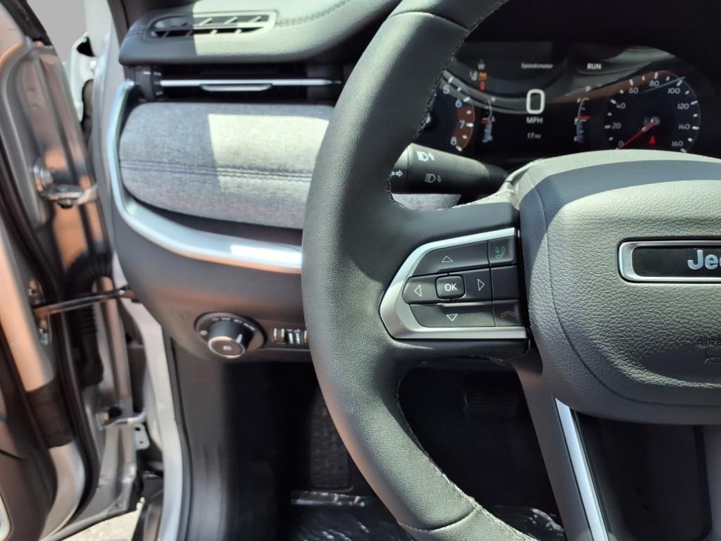2025 Jeep Compass North Edition Latitude photo 10