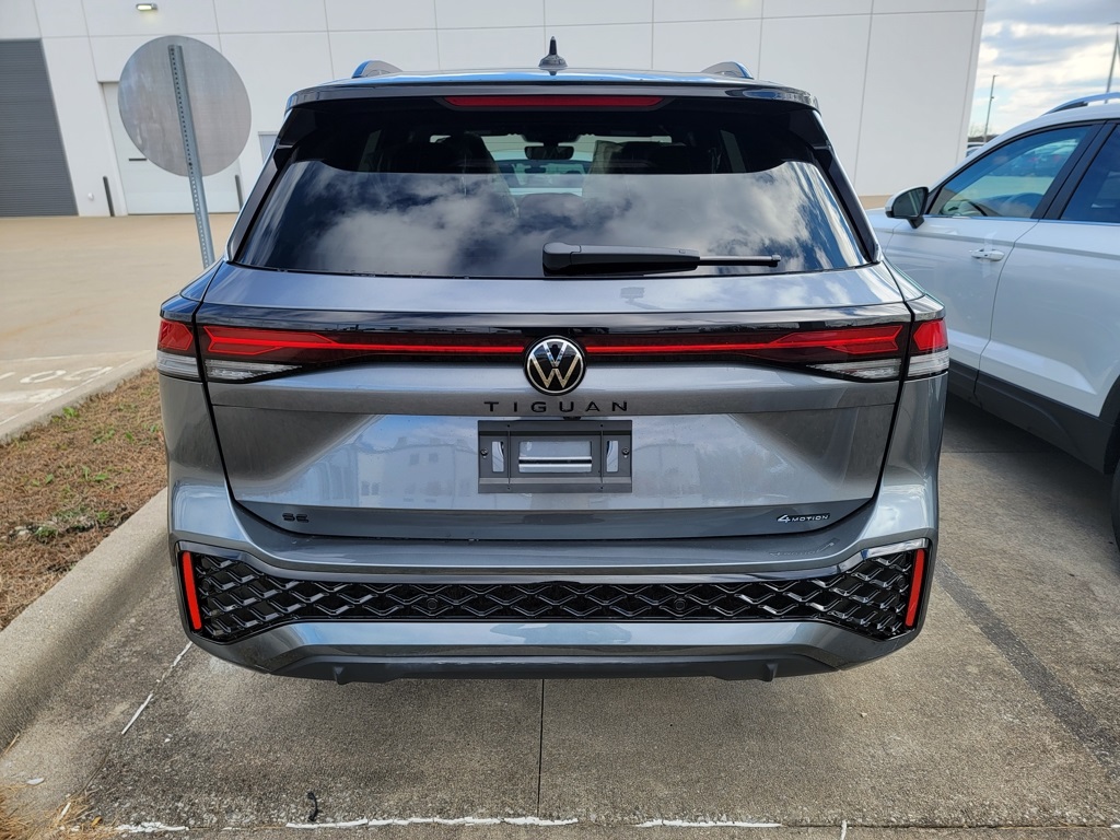 2026 Volkswagen Tiguan SE R-Line Black photo 3