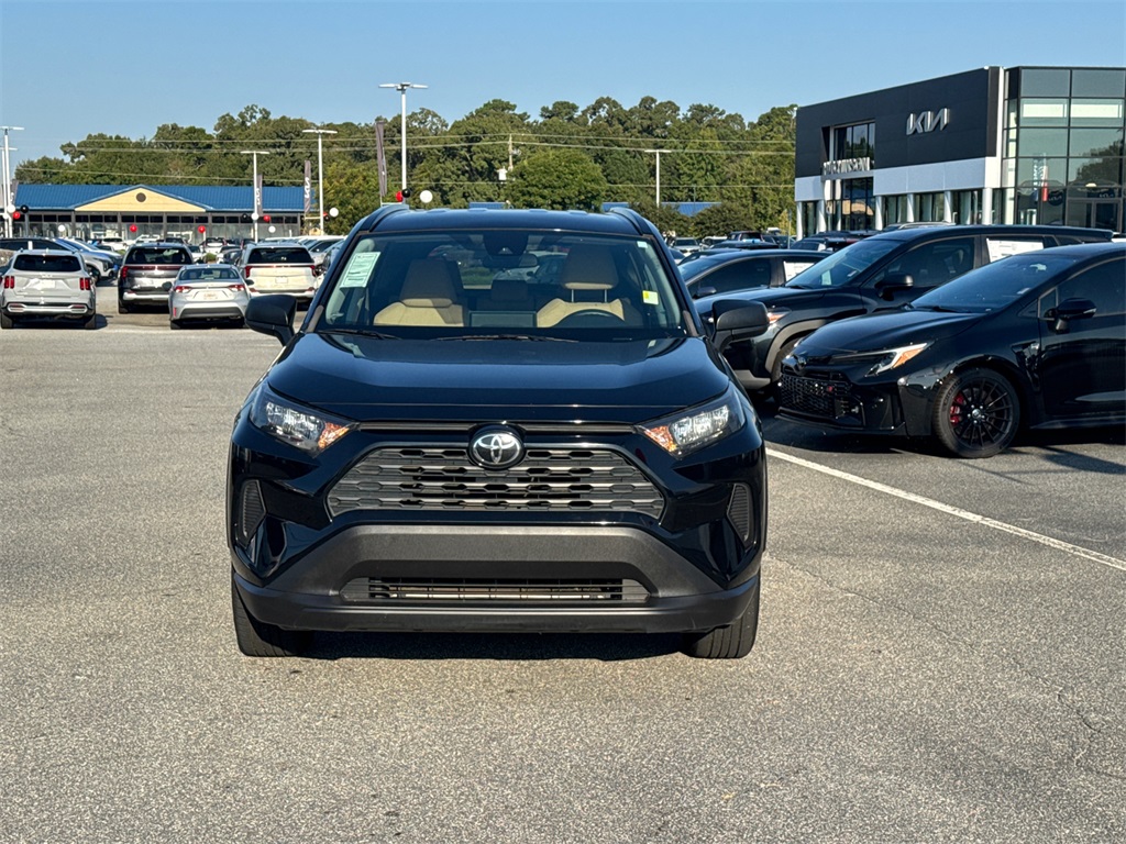 2021 Toyota RAV4 LE photo 8