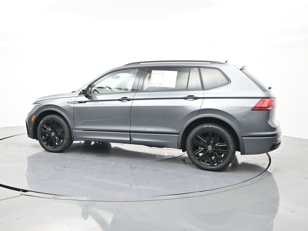 2022 Volkswagen Tiguan SE R-Line Black photo 2