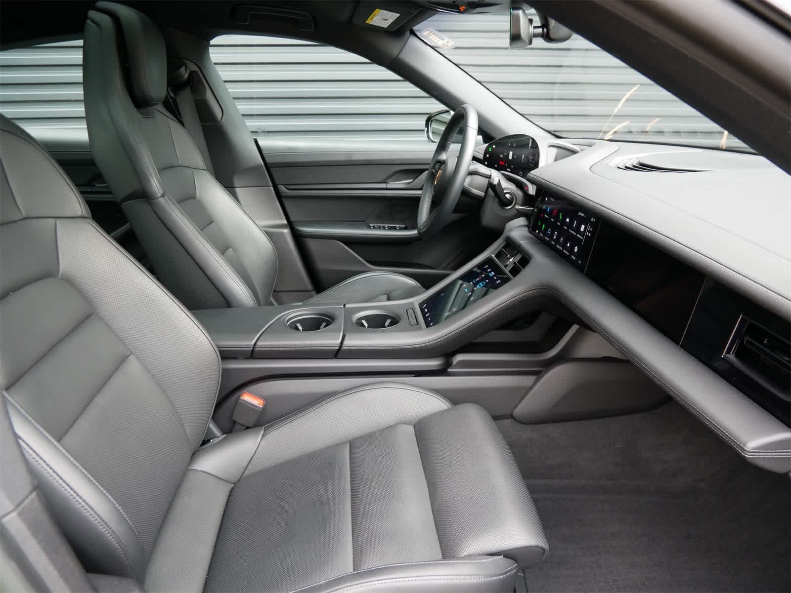 2023 Porsche Taycan photo 22