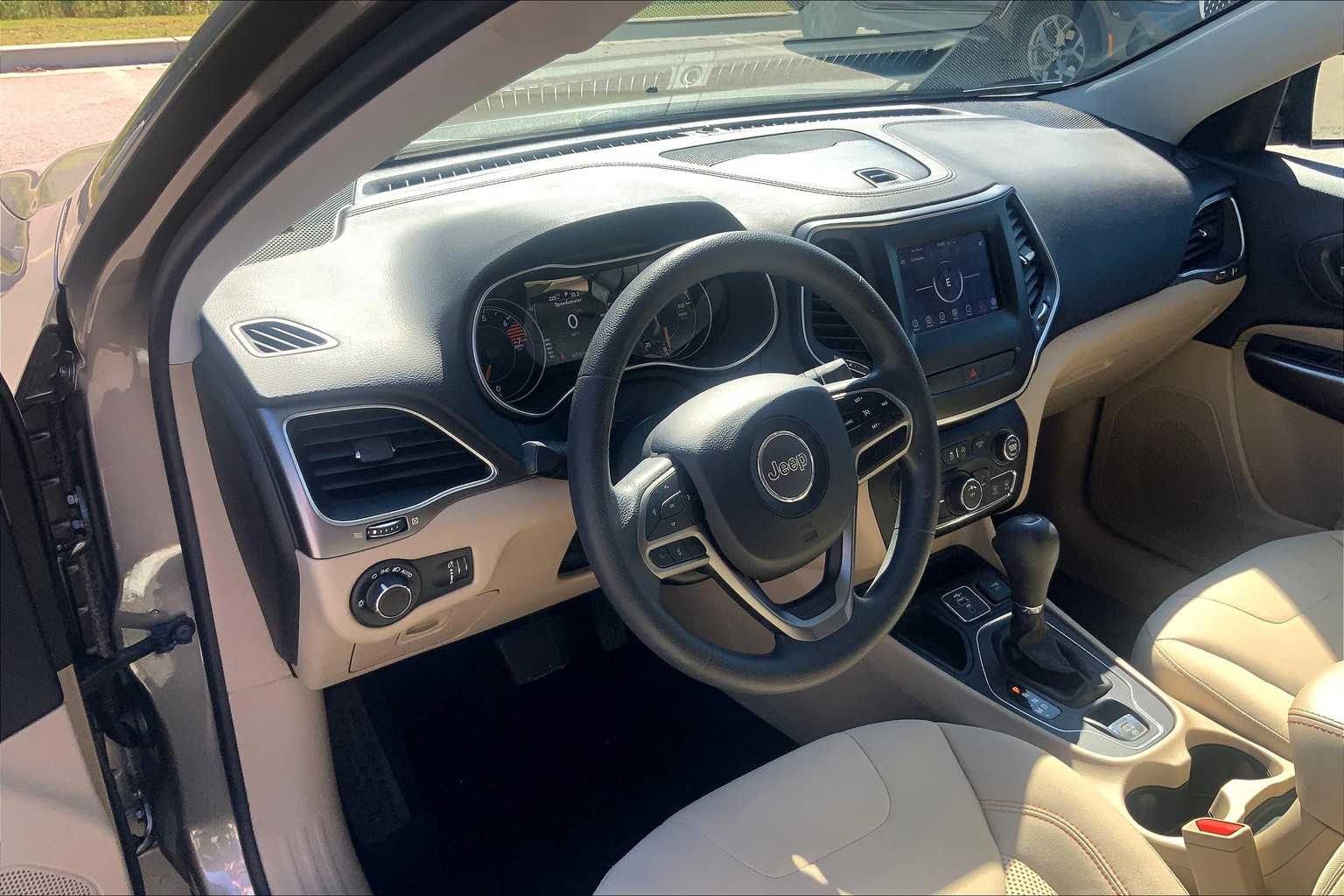 2020 Jeep Cherokee Latitude photo 16