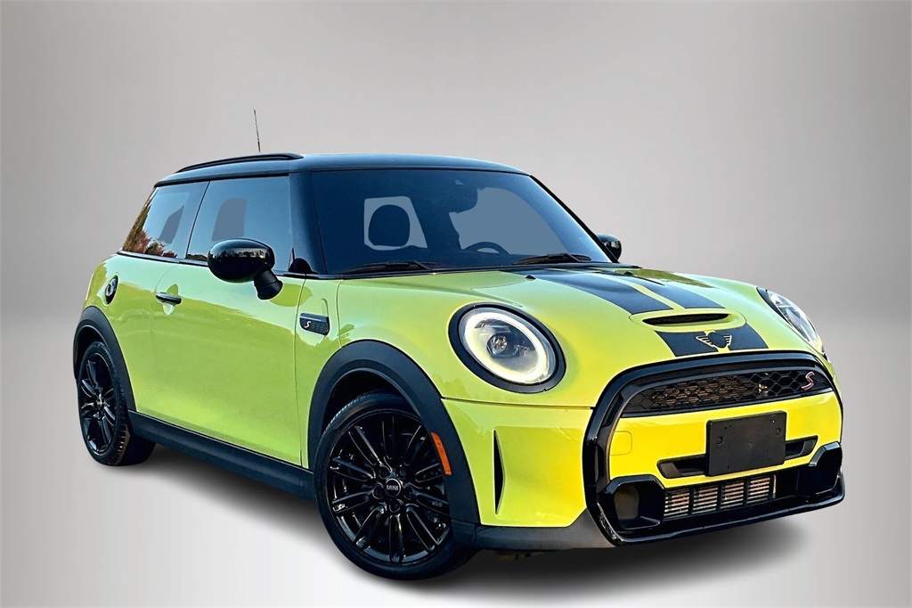 2023 MINI 3 Door S's photo