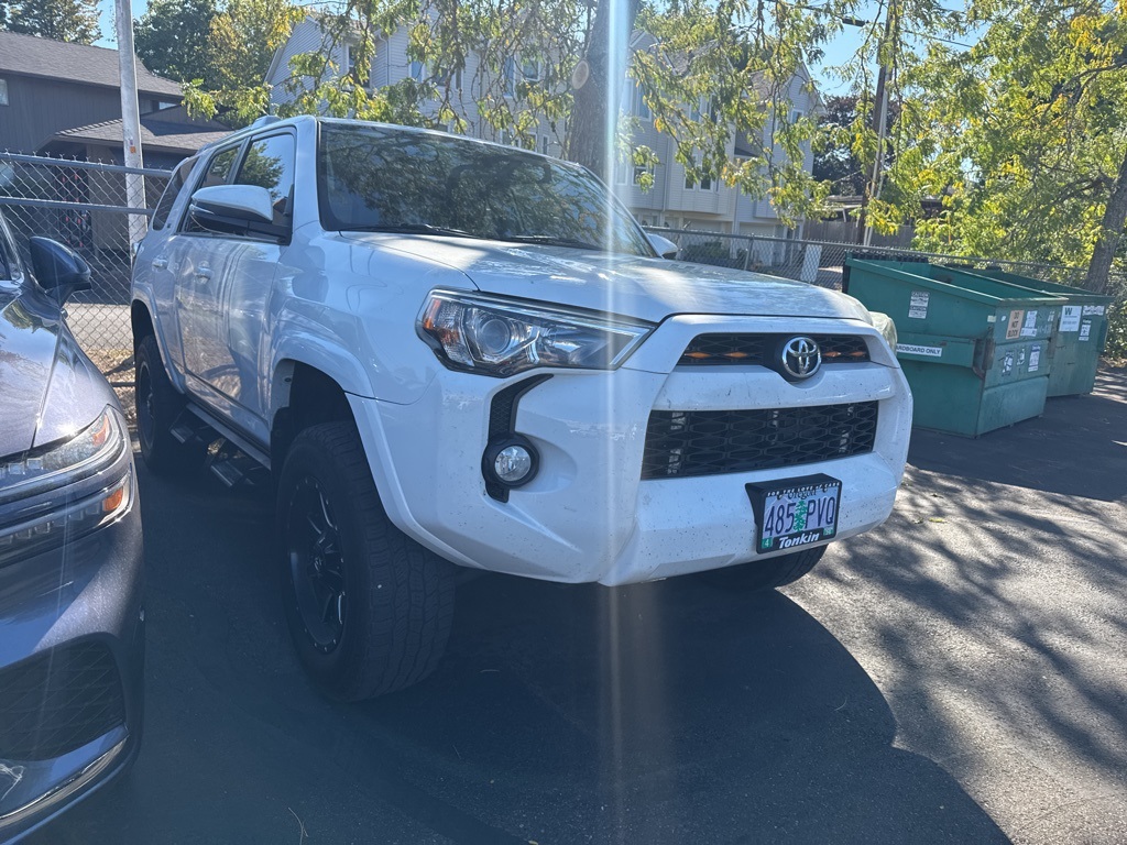 2018 Toyota 4Runner SR5 Premium photo 3