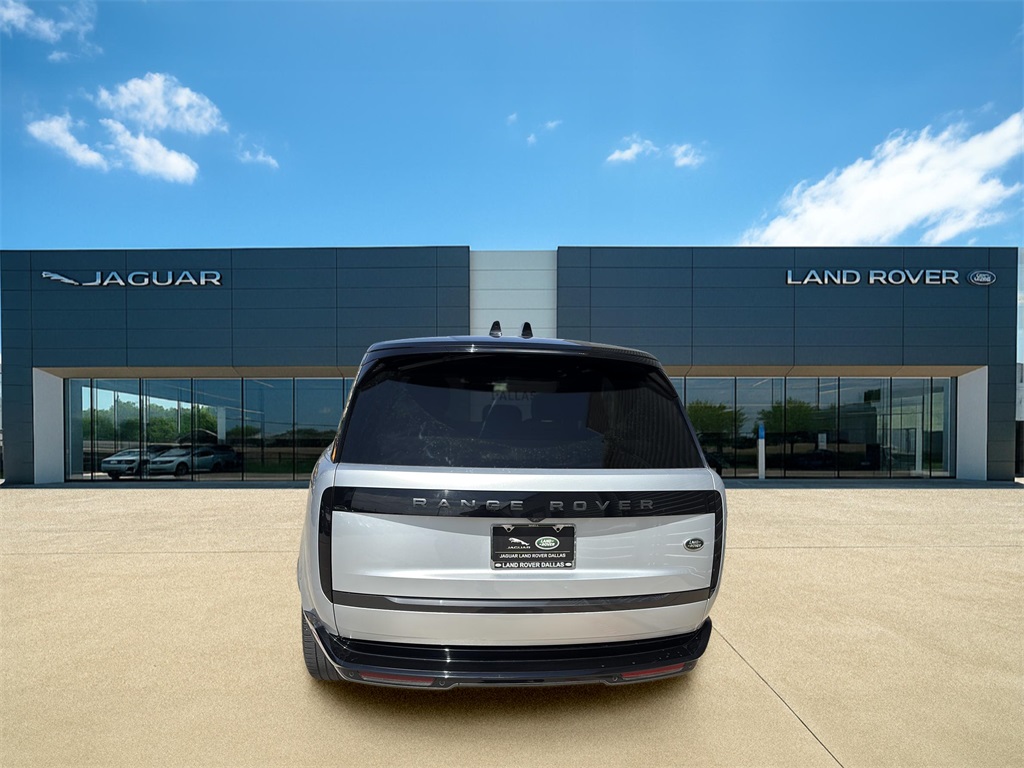 2023 Land Rover Range Rover SE photo 4
