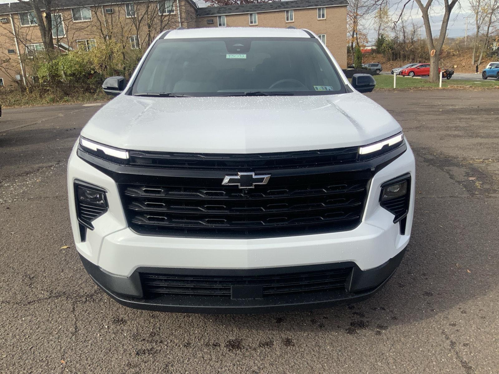 2026 Chevrolet Traverse photo 2