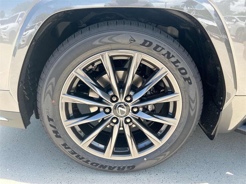 2025 Lexus LX 600 F SPORT Handling photo 6