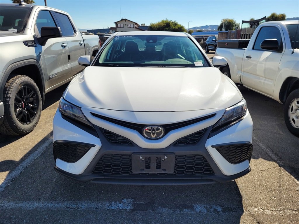 2022 Toyota Camry SE photo 2