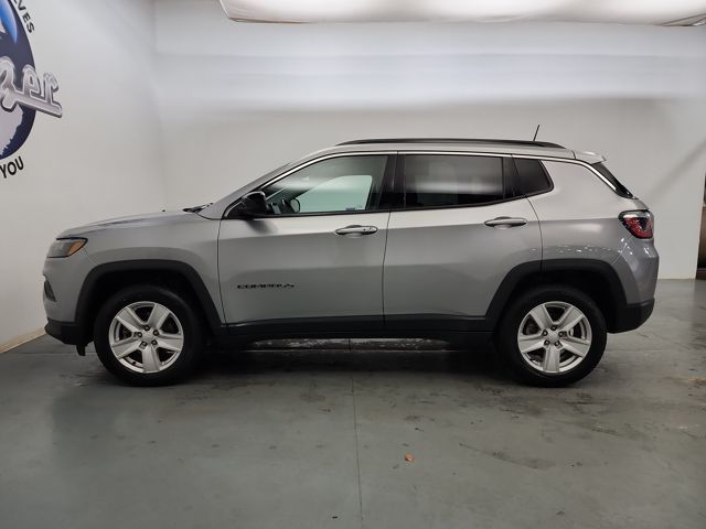 2022 Jeep Compass Latitude photo 3