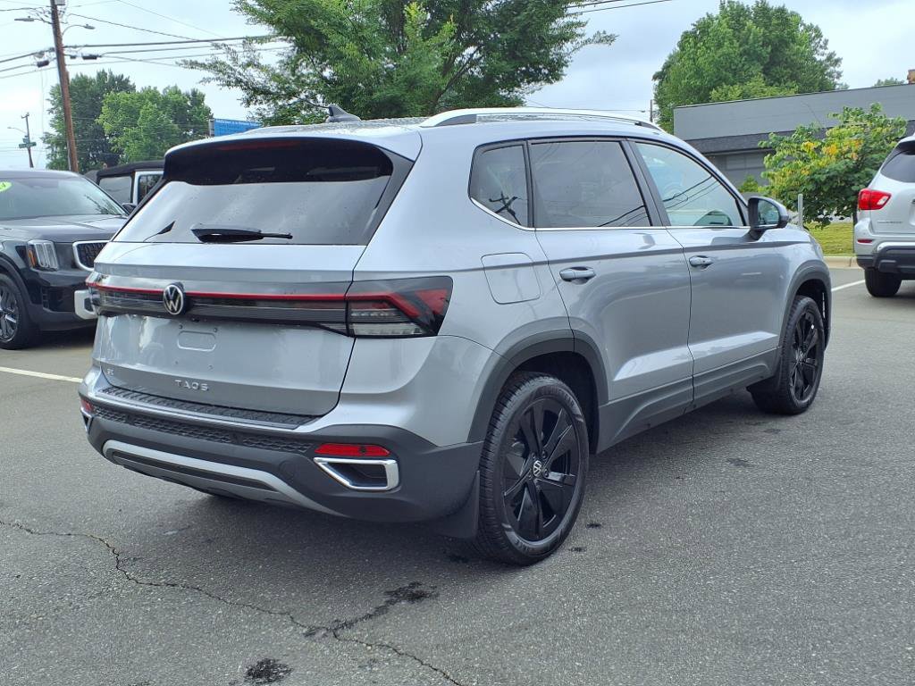 2025 Volkswagen Taos SE photo 4