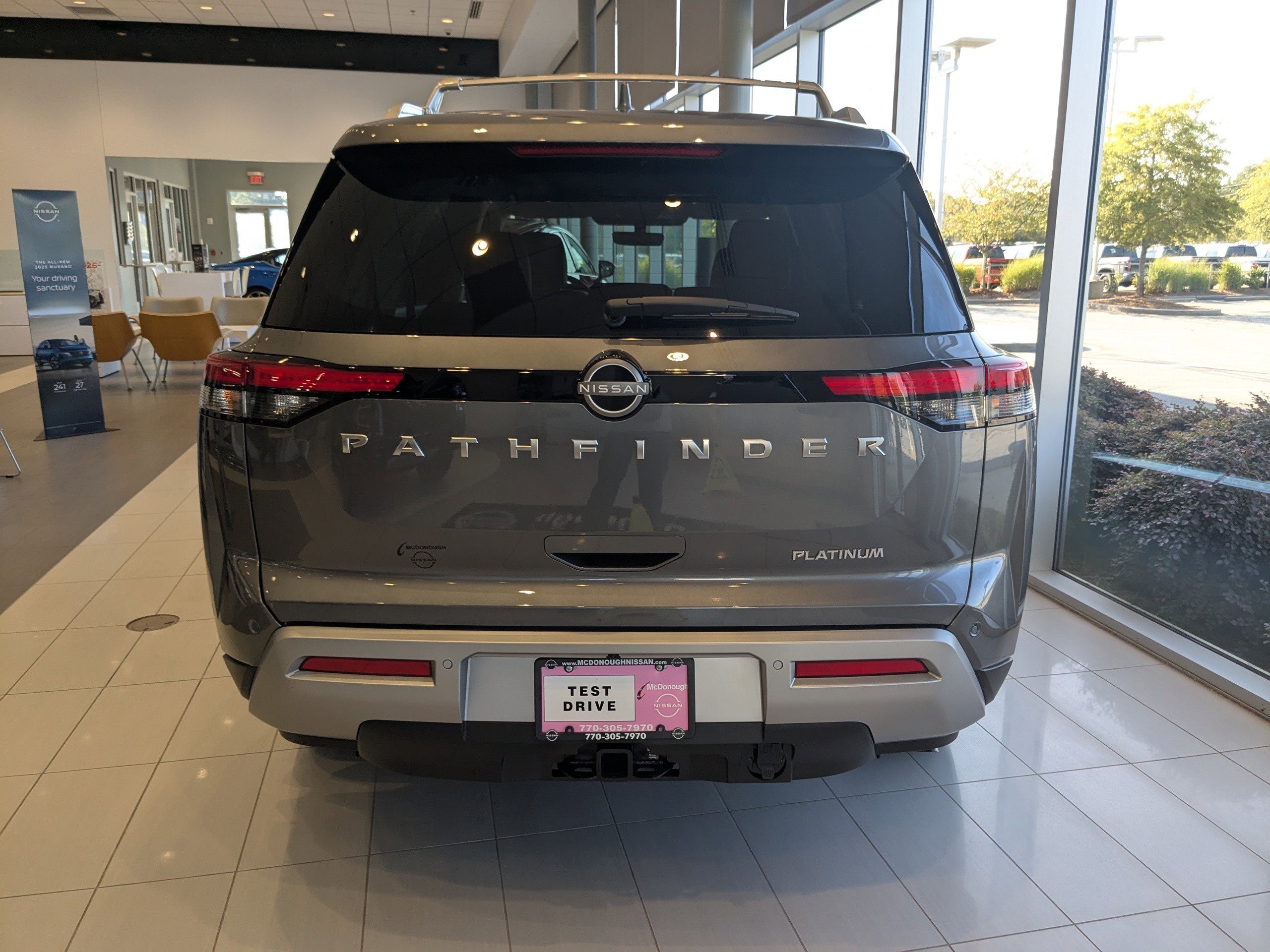 2025 Nissan Pathfinder Platinum photo 3