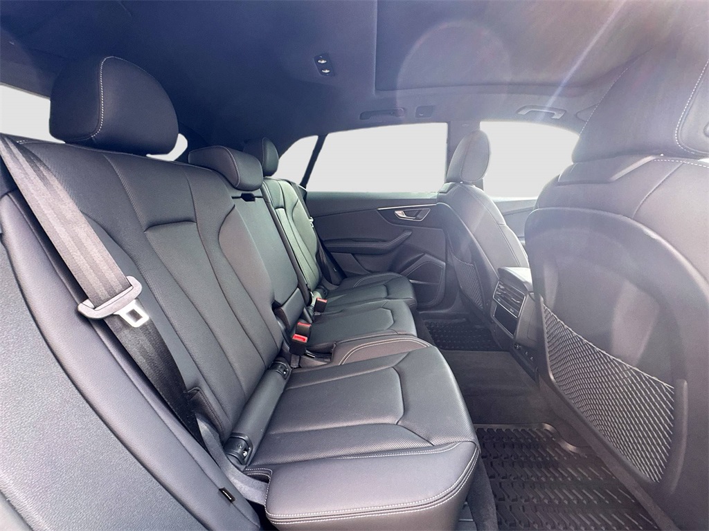 2025 Audi Q8 55 Premium Plus photo 24