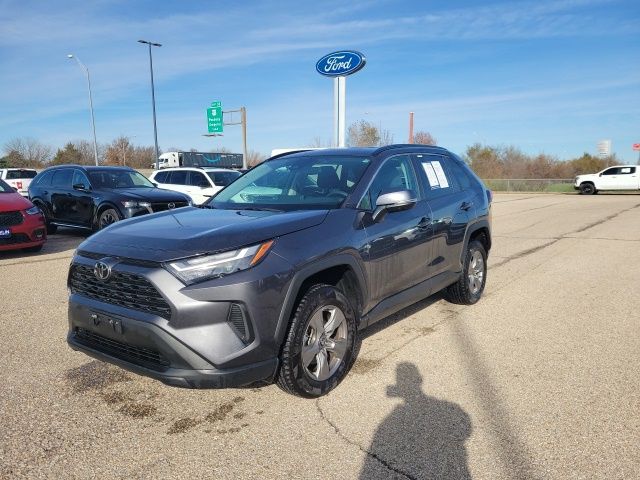 2024 Toyota RAV4 XLE photo 4