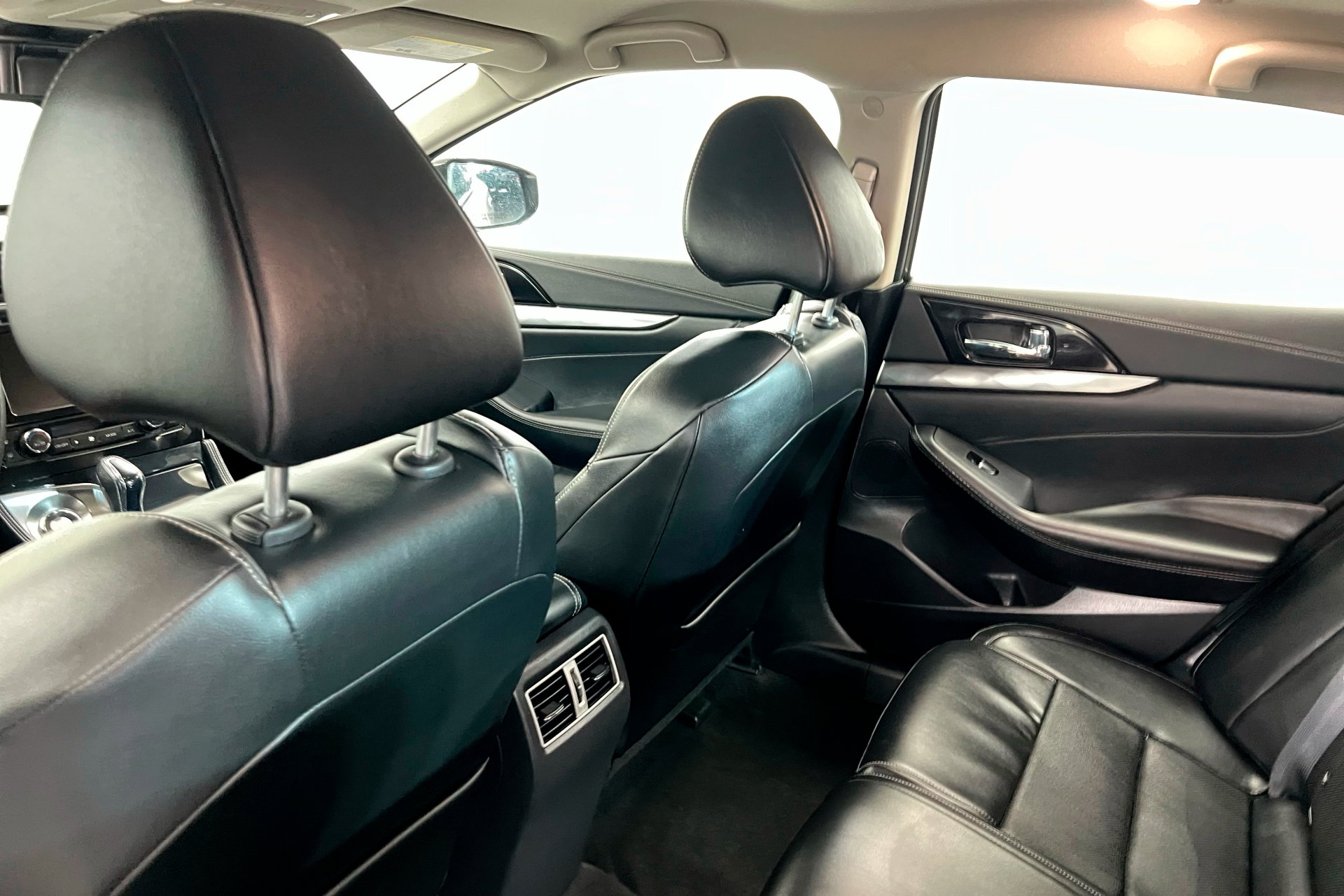 2023 Nissan Maxima SV photo 19