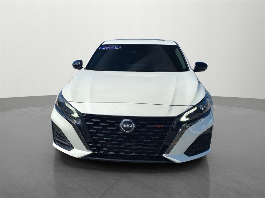 2023 Nissan Altima SR photo 2