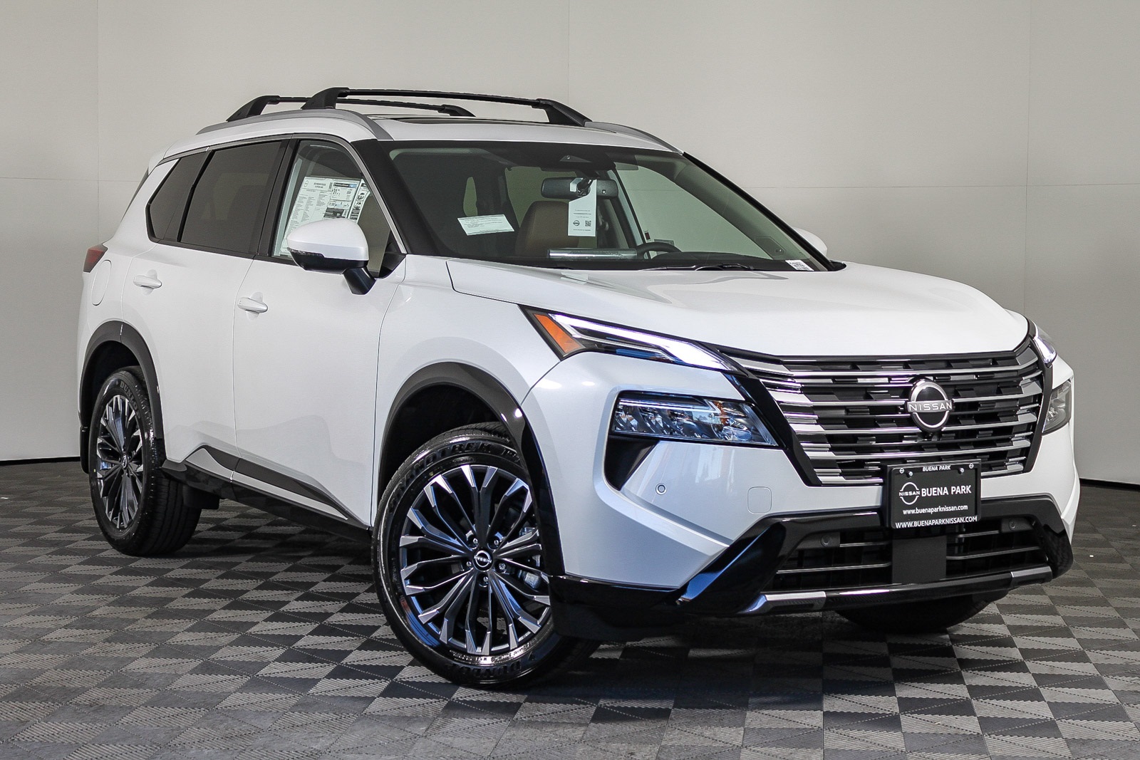 2026 Nissan Rogue Platinum's photo