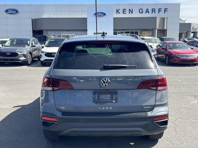2024 Volkswagen Taos SE photo 3