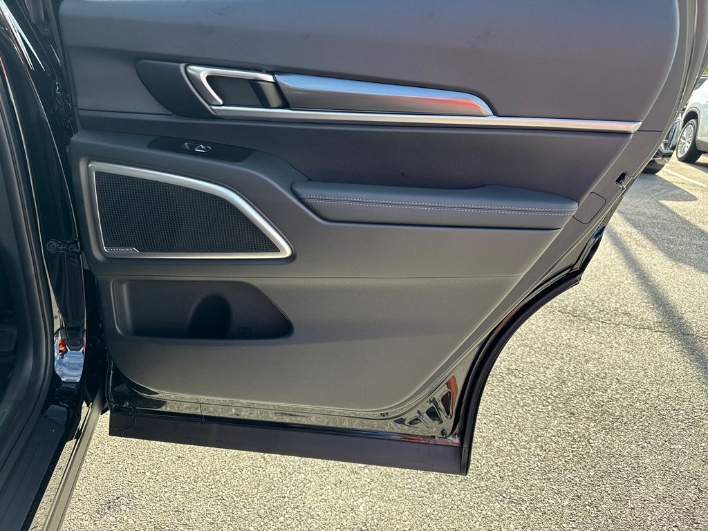 2025 Kia Telluride LX photo 15