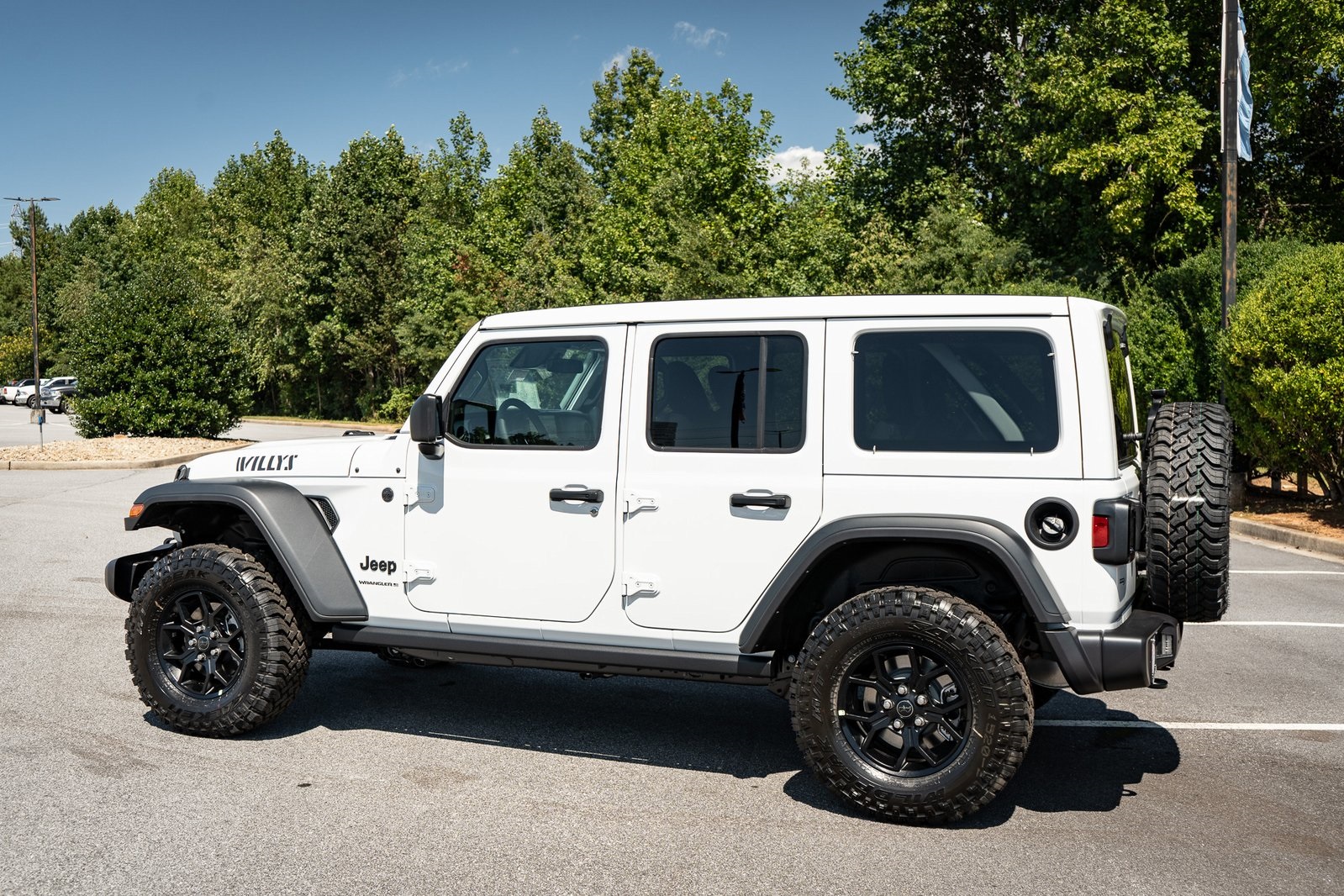 2025 Jeep Wrangler Willys photo 7