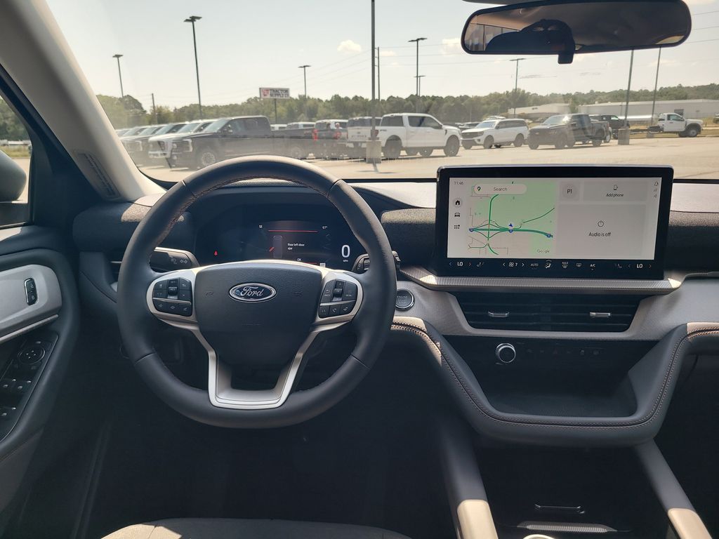 2025 Ford Explorer photo 21