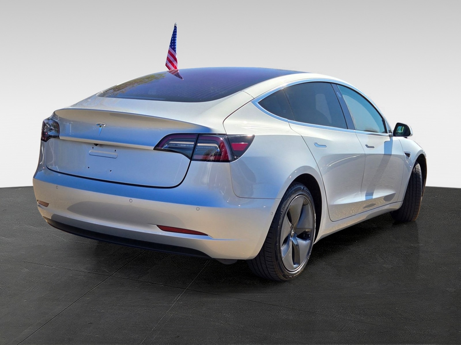 2018 Tesla Model 3 Long Range photo 4