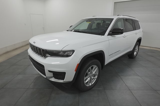 2025 Jeep Grand Cherokee Laredo X photo 3