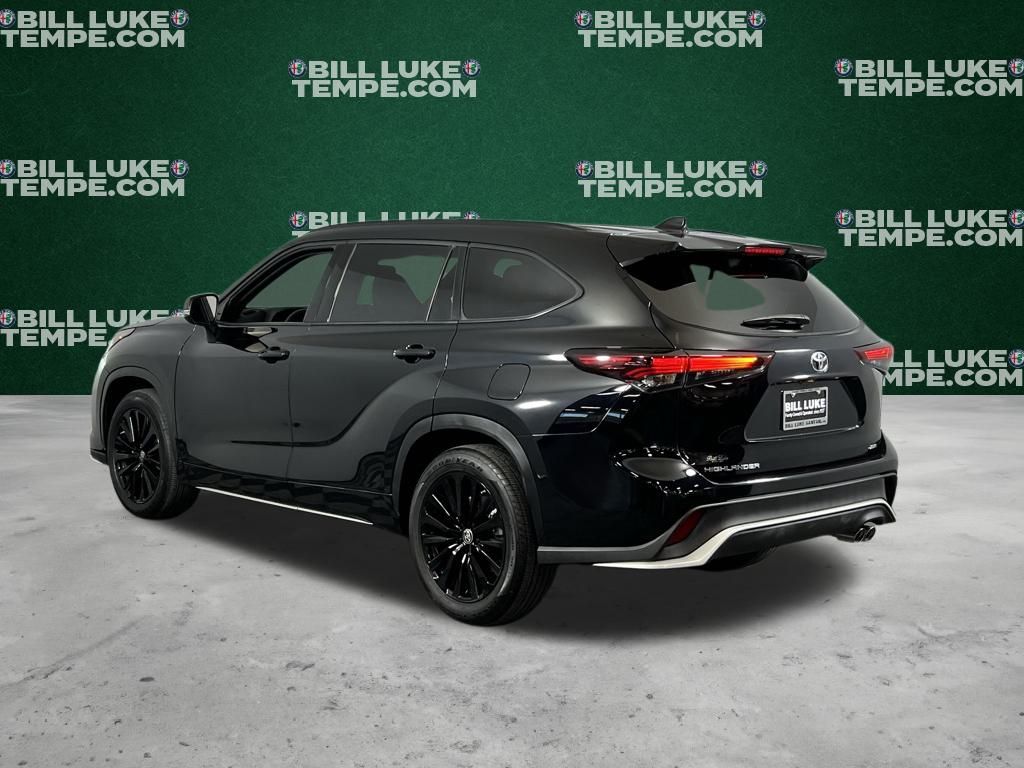2024 Toyota Highlander LE photo 4