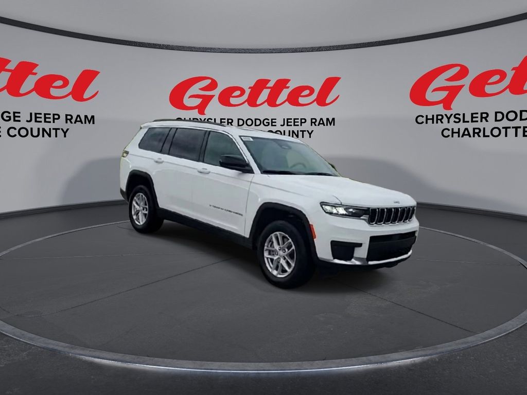 2025 Jeep Grand Cherokee Laredo Altitude photo 2