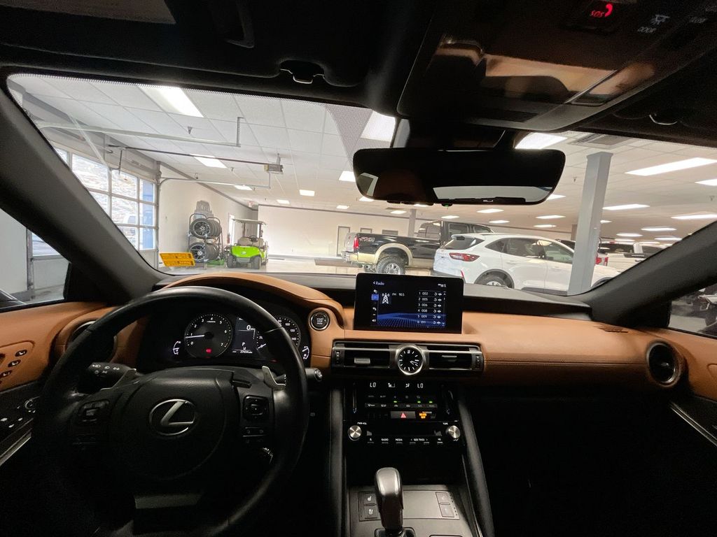 2022 Lexus IS 300 photo 7