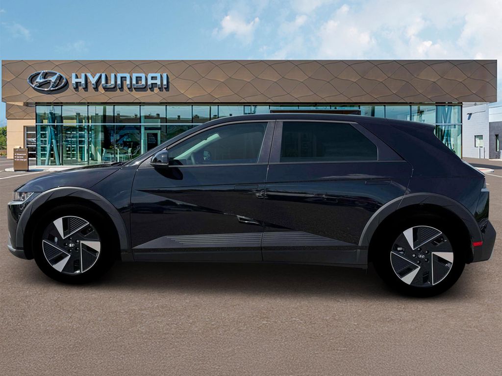 2025 Hyundai Ioniq 5 SE Standard Range photo 4