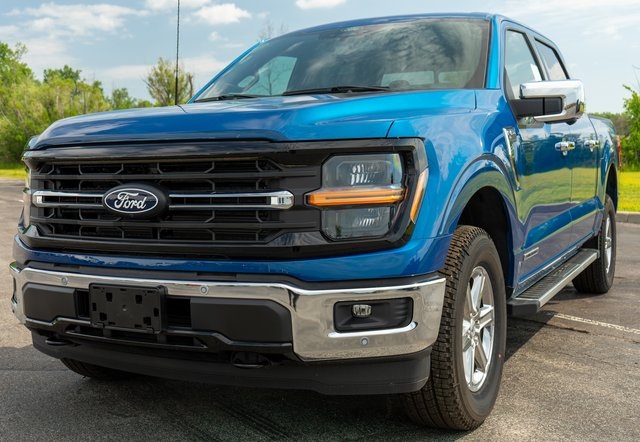 2025 Ford F-150 XLT photo 2