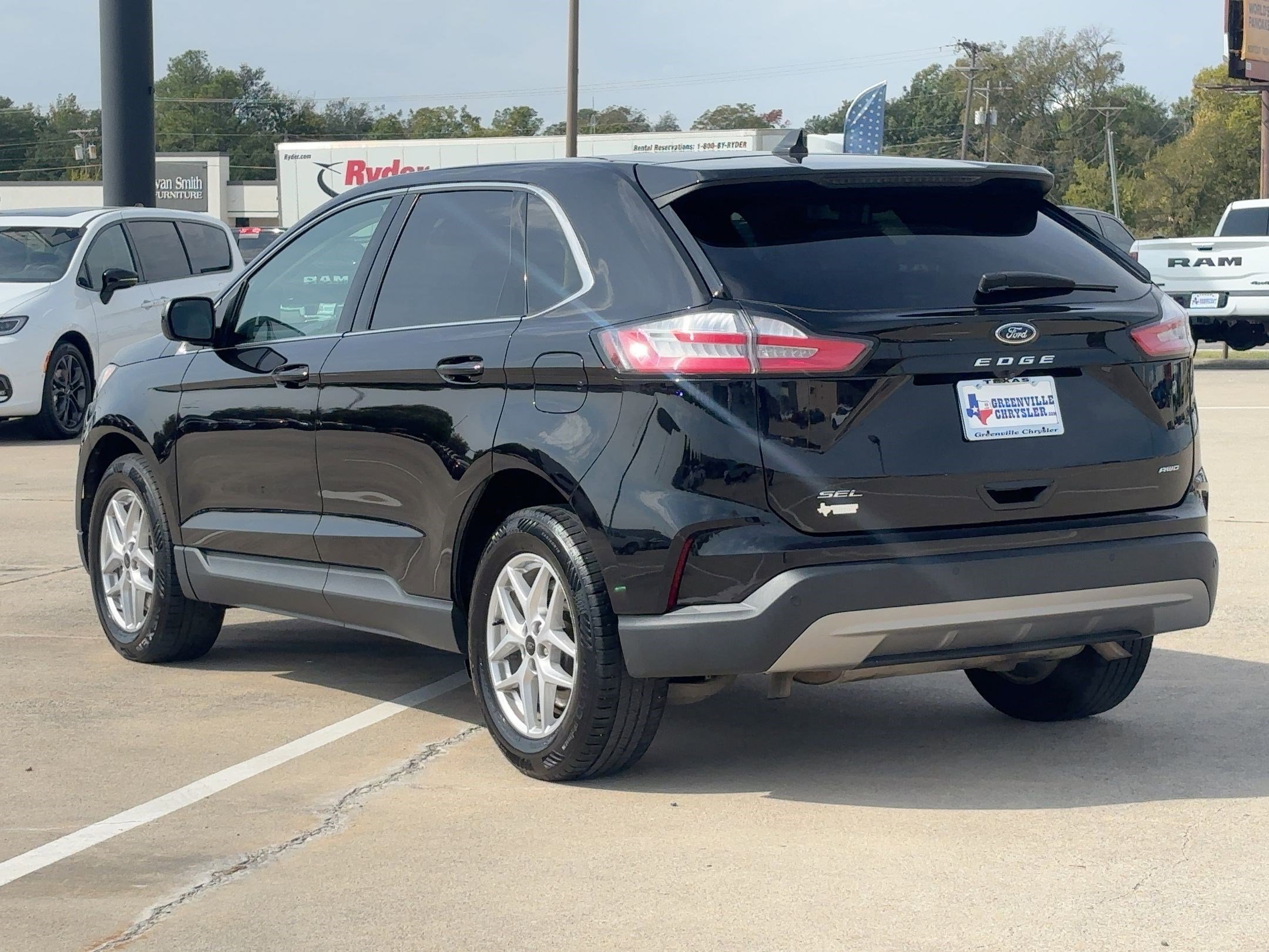 2023 Ford Edge SEL photo 2