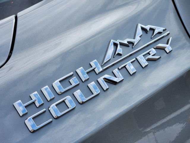 2026 Chevrolet Suburban High Country photo 8
