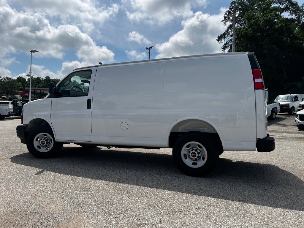 2025 Gmc Savana Cargo 2500 photo 17
