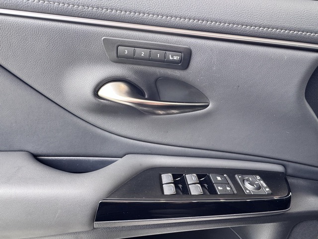2025 Lexus ES 350 photo 24