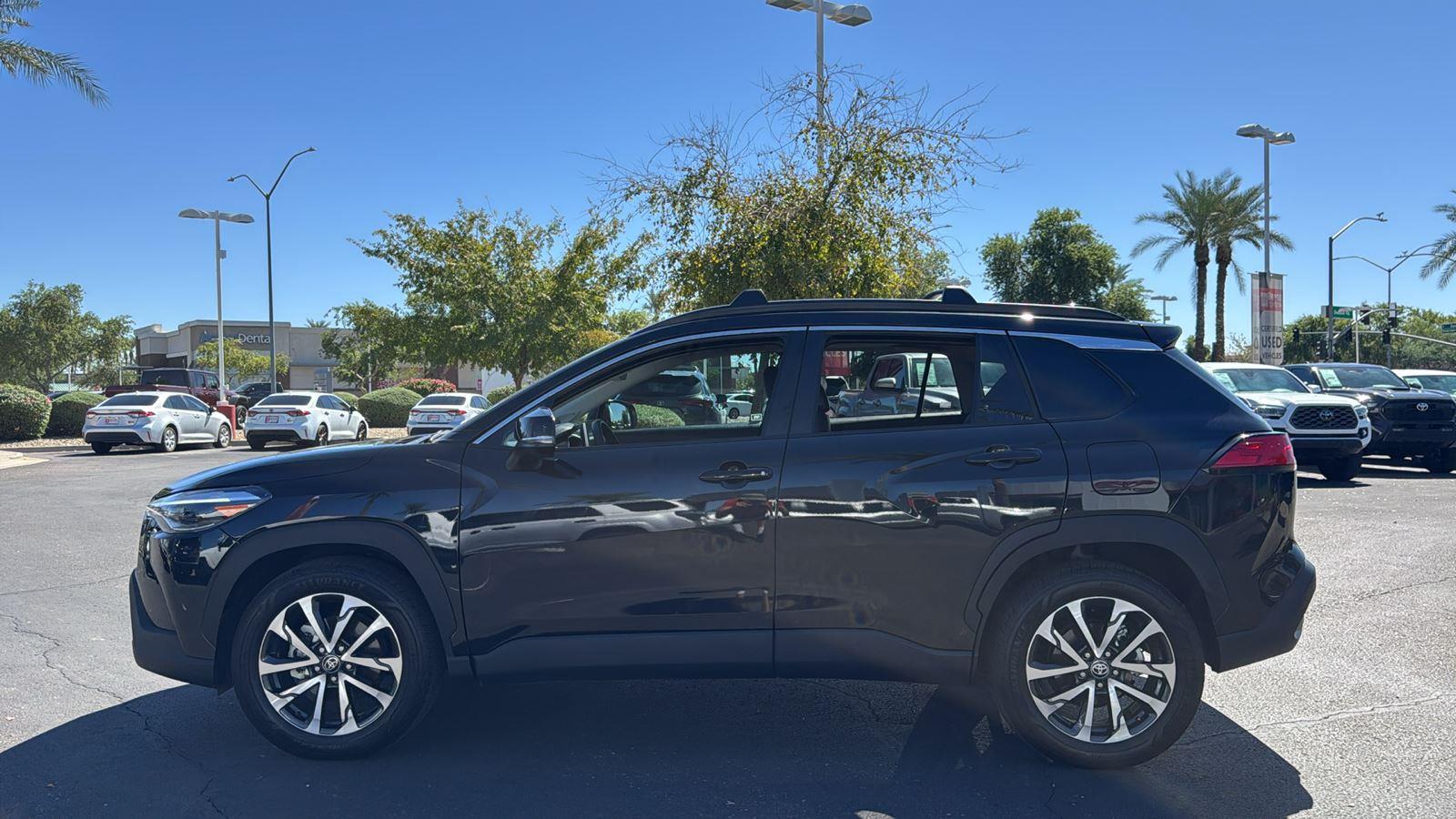 2025 Toyota Corolla Cross XLE photo 4