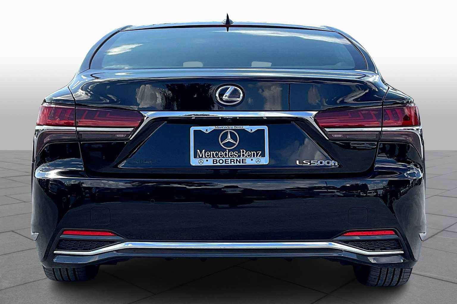 2018 Lexus LS 500h photo 4