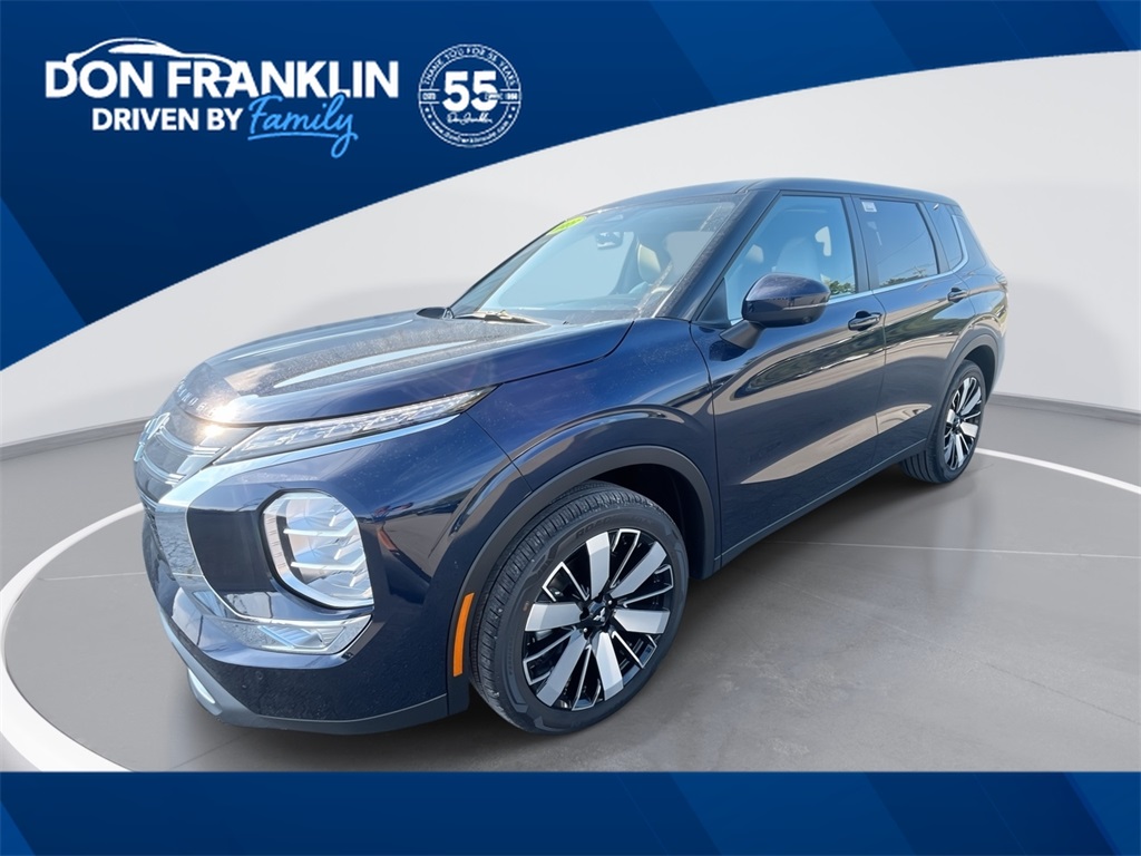 2025 Mitsubishi Outlander SE's photo