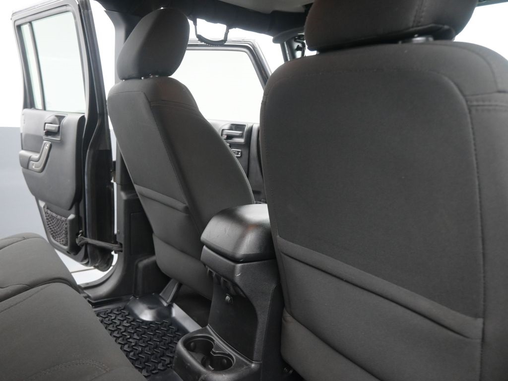 2015 Jeep Wrangler Unlimited Sport photo 22