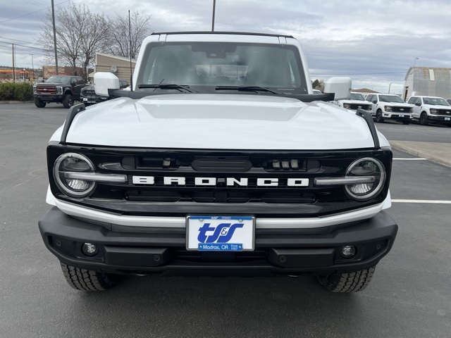 2025 Ford Bronco Outer Banks photo 2