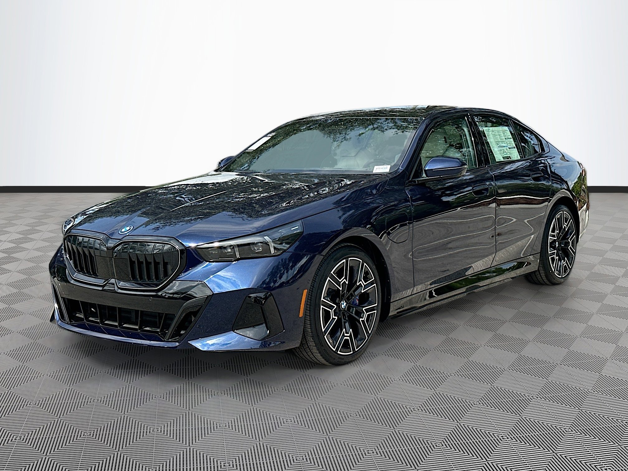 2026 Bmw 550e xDrive photo 3