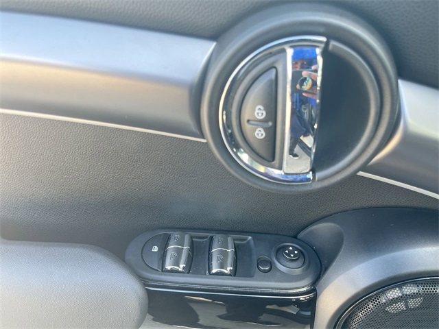 2022 Mini Cooper Oxford Edition photo 6