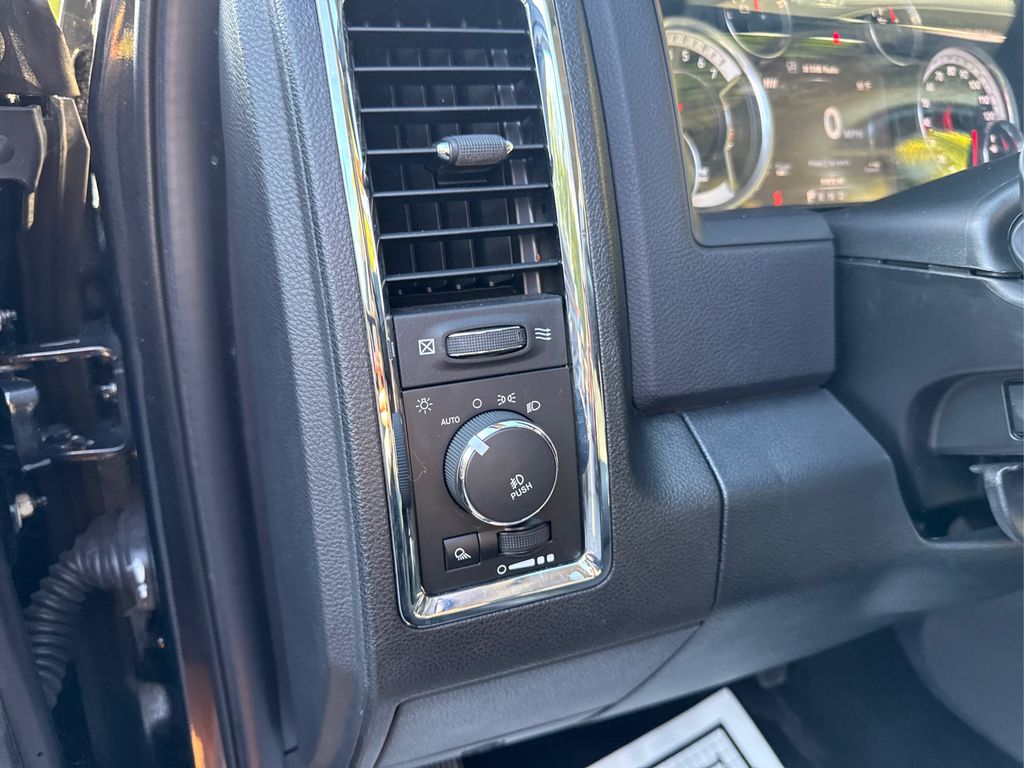 2016 Ram 1500 Laramie photo 32